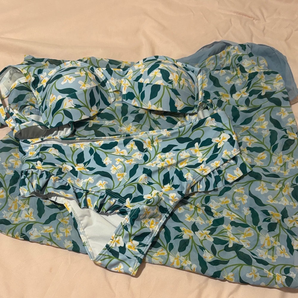 SHEIN Light Blue Floral Bandeau Bikini Set with Ruffle Trim